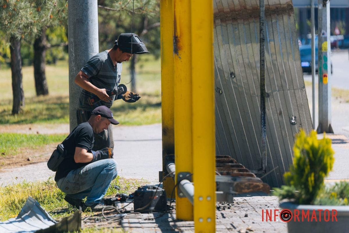  На наступний день люди почали його відновлювати