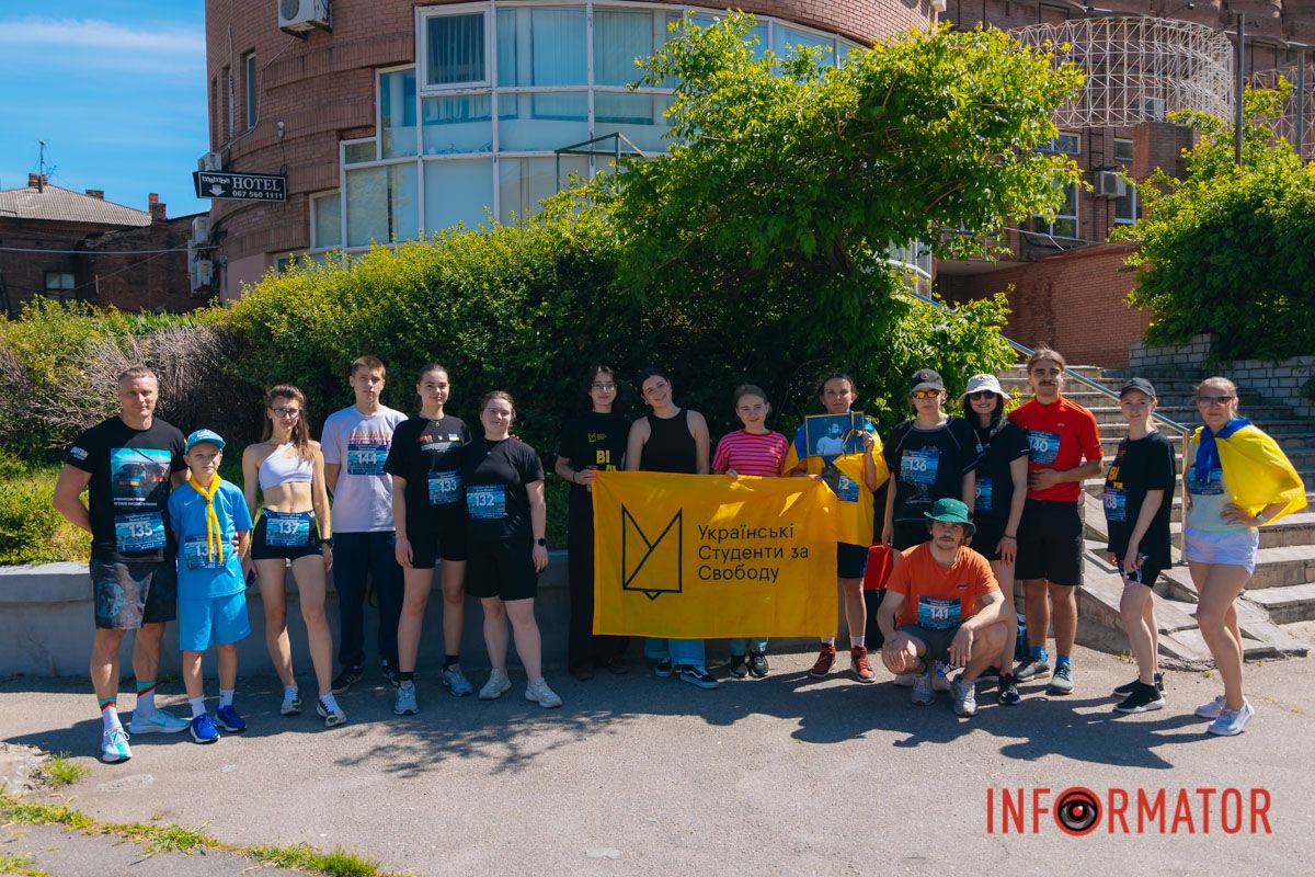 После – каждому участнику раздали номер