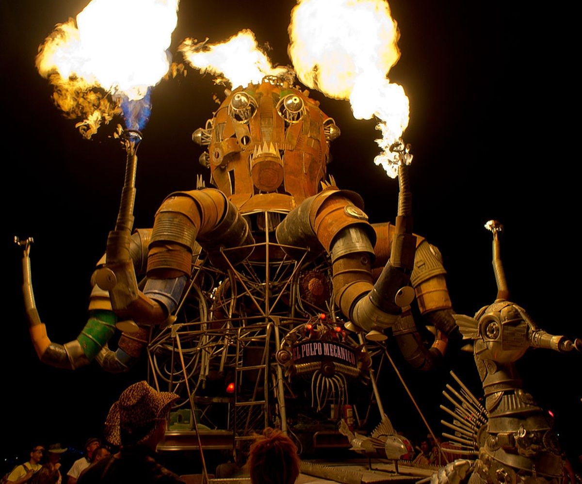 Одна з інсталяцій на Burning Man Одна з інсталяцій на Burning Man