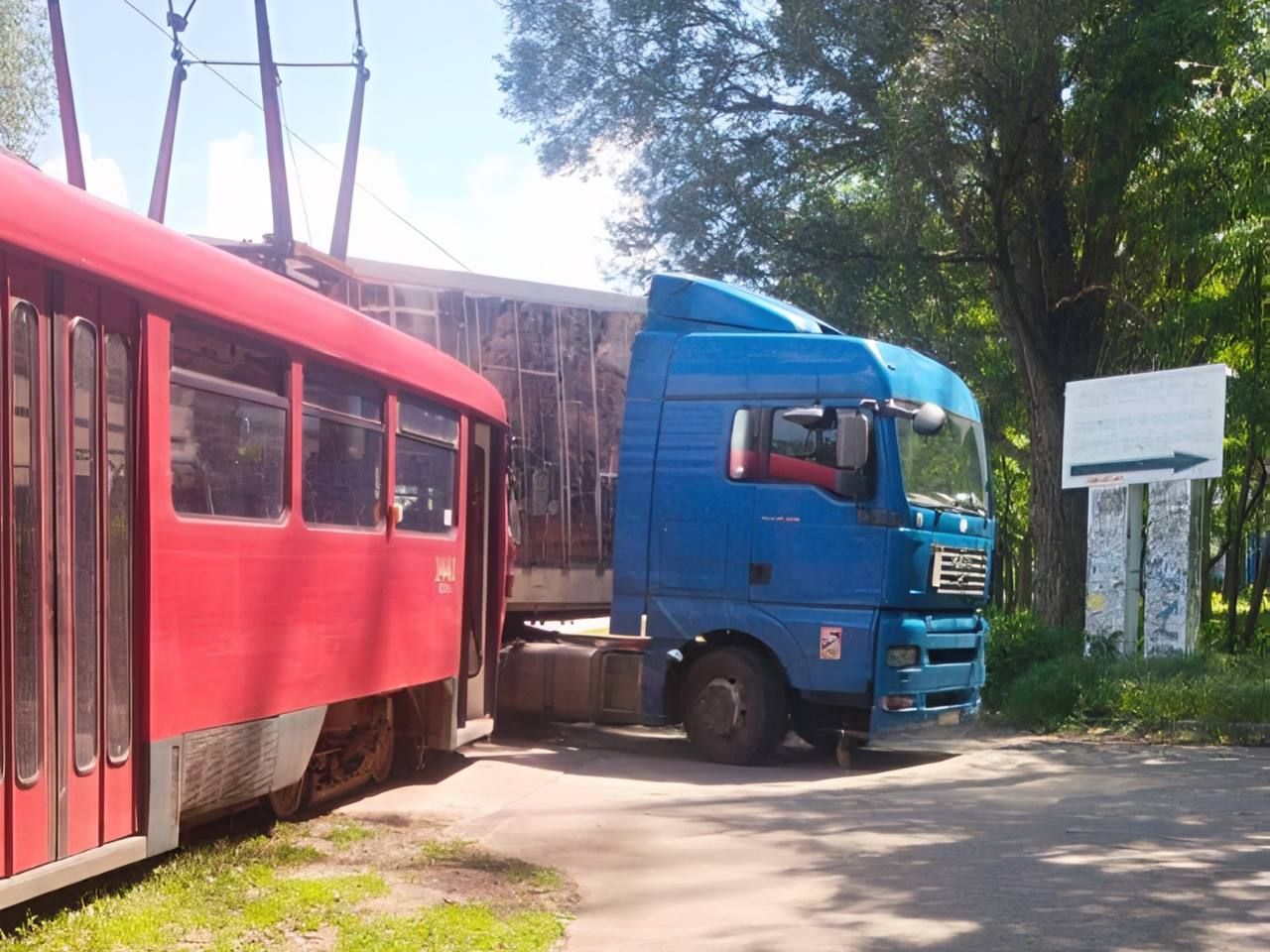 Было заблокировано движение трамваев