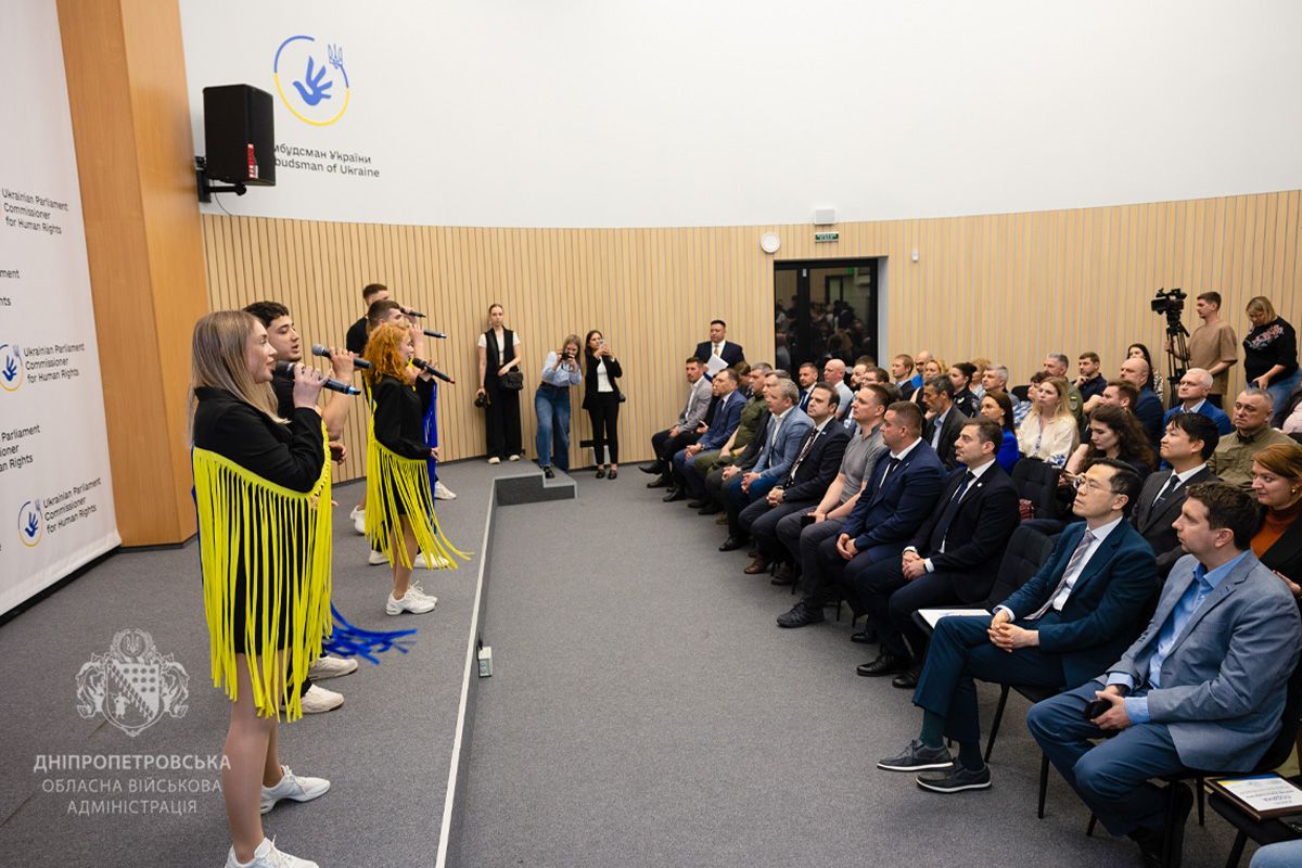 Самый большой в Украине: в Днепре открыли Центр защиты прав ребенка 7