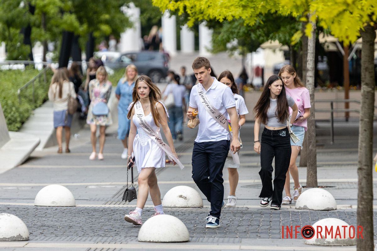 30 травня у Дніпрі пролунав останній дзвоник