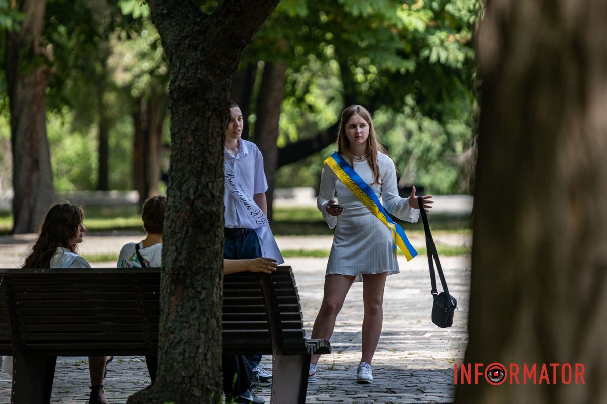 Вони сміялися, фотографувалися, обіймалися