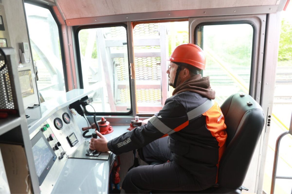 Компанія шукає нових працівників та пропонує підтримку ветеранам. Фото - АрселорМіттал Кривий Ріг у соцмережі