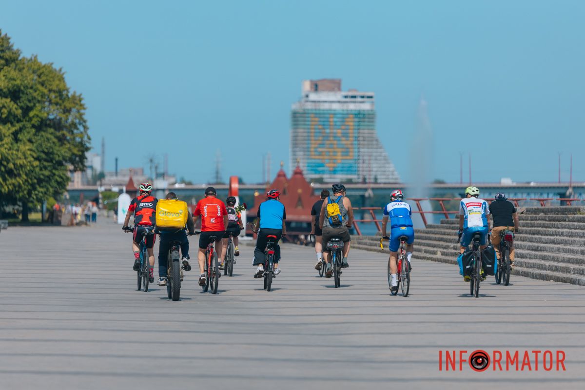 Также Максим был одним из проектировщиков первого общественного скейт-парка в Днепре, первой памп-трека, первой паркур-площадки со скалодромом.