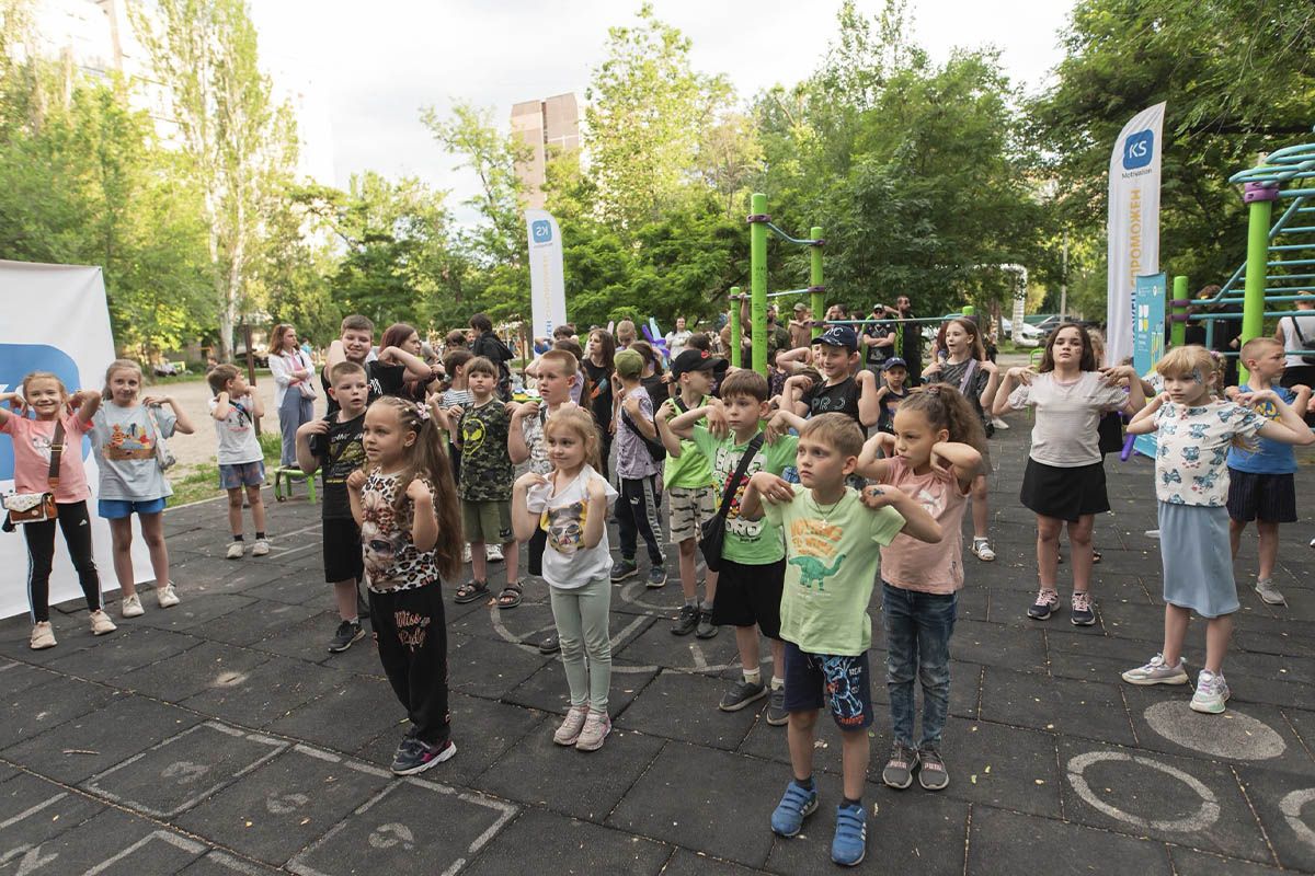 Захід відбувся у сквері на ж/м Калинівський Повітряні кулі, ігри та аніматори: на лівому березі Дніпра провели активності для дітей 2