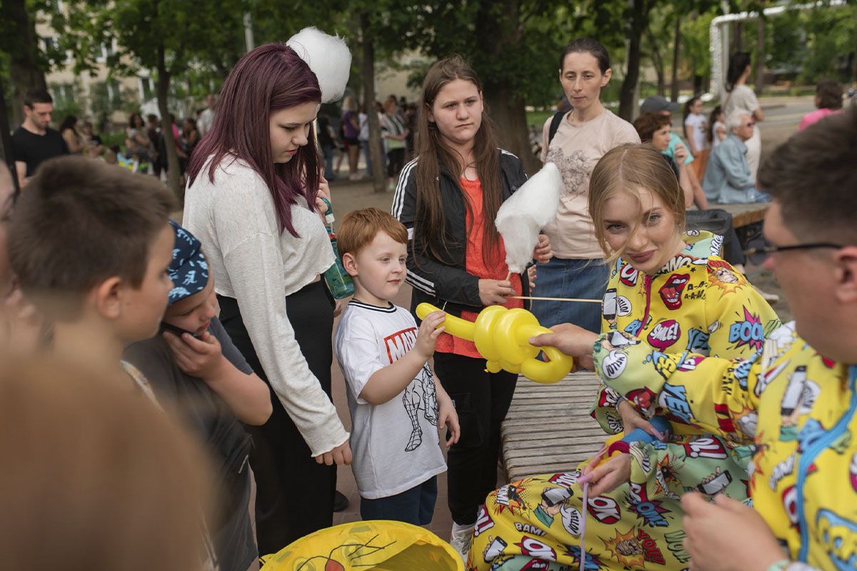 На лівому березі Дніпра провели активності для дітей Повітряні кулі, ігри та аніматори: на лівому березі Дніпра провели активності для дітей 1