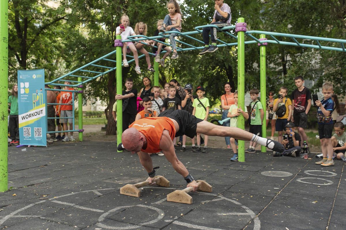 Трохи воркауту Повітряні кулі, ігри та аніматори: на лівому березі Дніпра провели активності для дітей 9
