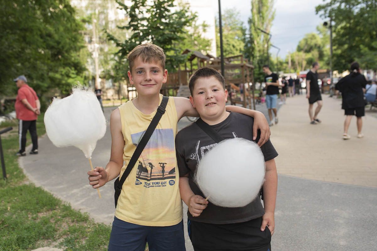 Фото на згадку Повітряні кулі, ігри та аніматори: на лівому березі Дніпра провели активності для дітей 7