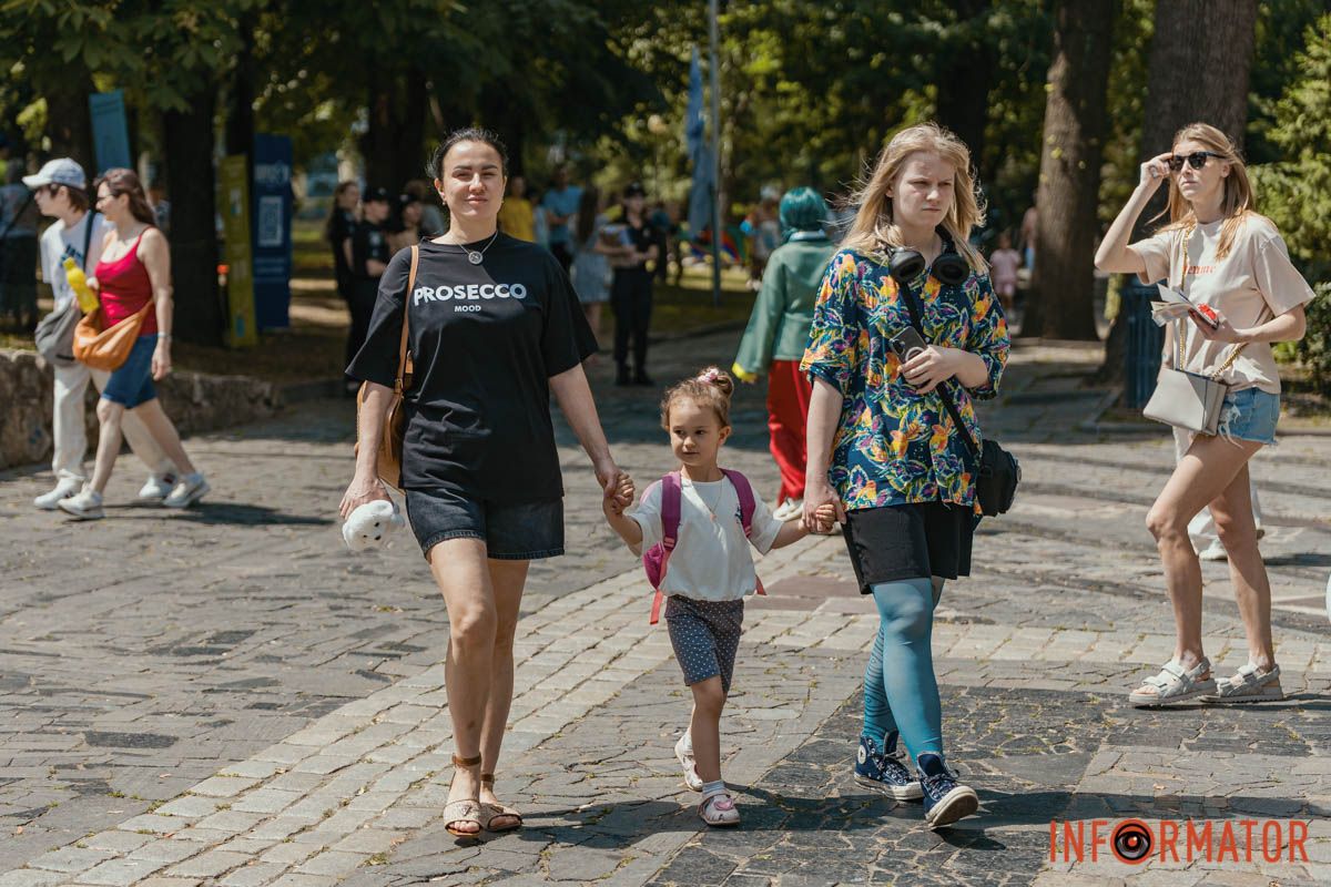 В Днепре в парке Шевченко отпраздновали первый день лета 14