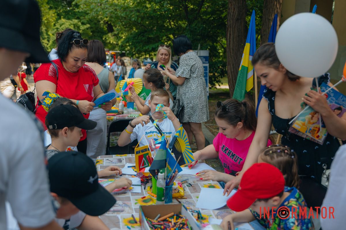 В Днепре в парке Шевченко отпраздновали первый день лета 48