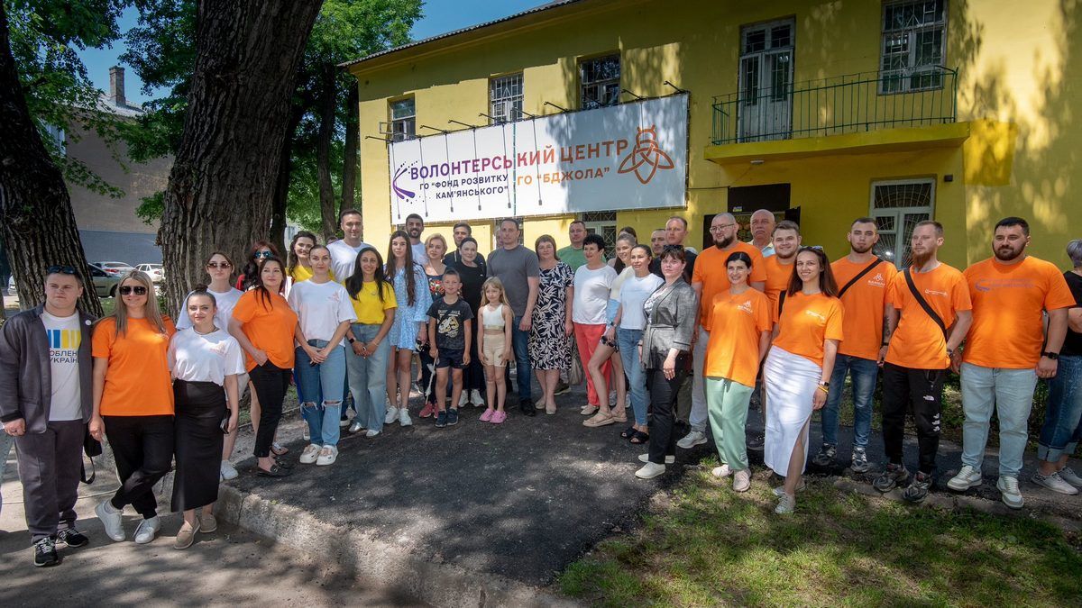 Для підтримки цивільних і допомоги фронту: у Кам’янському відкрили новий Волонтерський центр