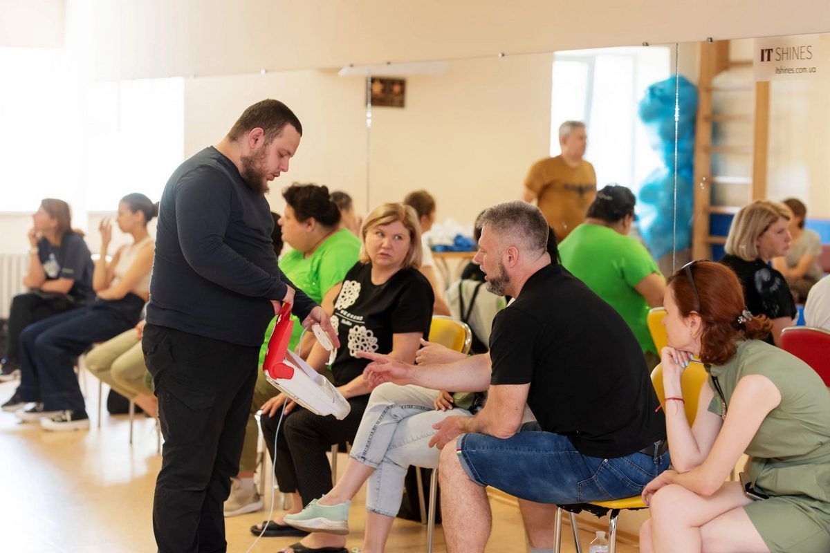 Тренінг з надання домедичної допомоги У Дніпрі на Лівобережному-3 провели тренінг з надання домедичної допомоги 1