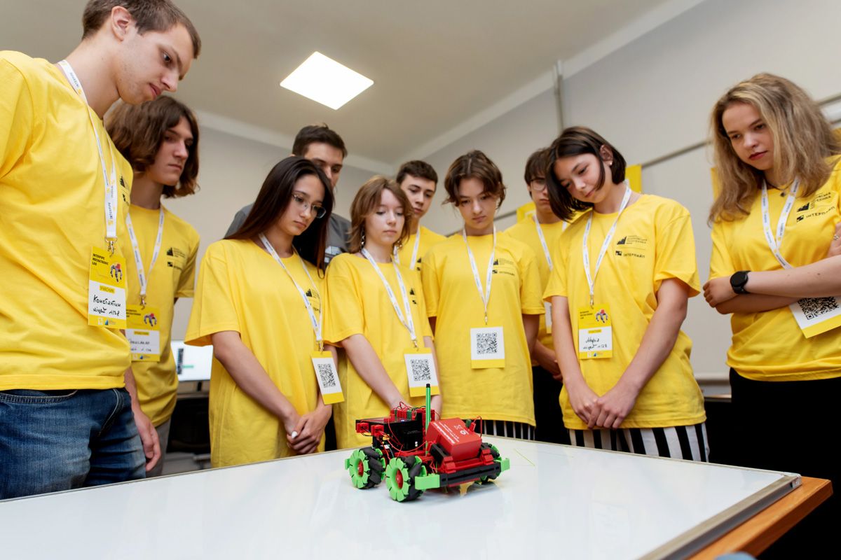 Физика и мехатроника: "Интерпайп" и "Днепровская политехника" вдохновили школьников 1