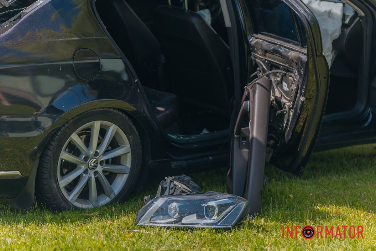 У Дніпрі на Набережній Перемоги Volkswagen врізався у світлофор 6