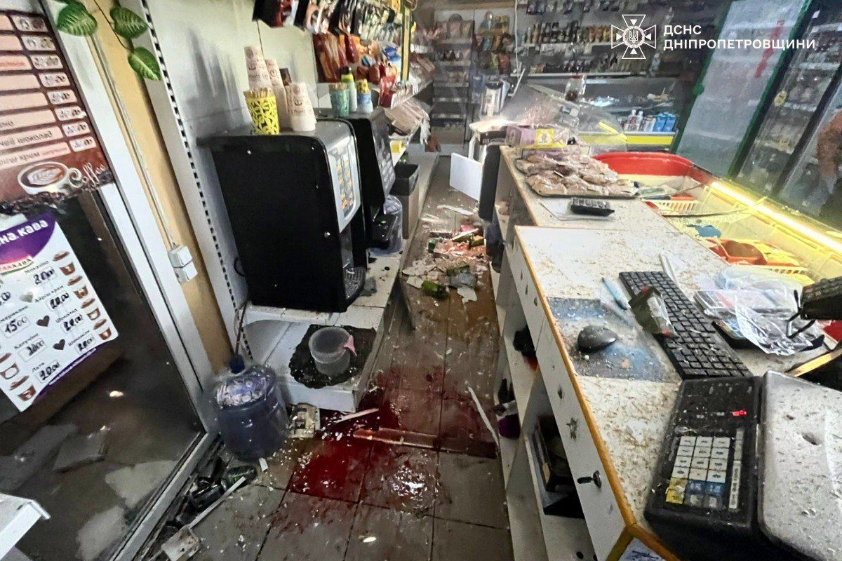 Враг ударил по продуктовому магазину в Никополе Враг ударил по продуктовому магазину в Никополе