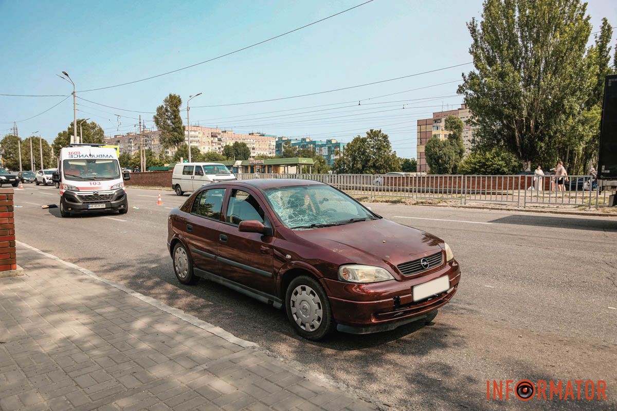 На перехресті Донецького шосе та проспекту Миру водій збив жінку У Дніпрі на Донецькому шосе Opel насмерть збив жінку на пішохідному переході 2