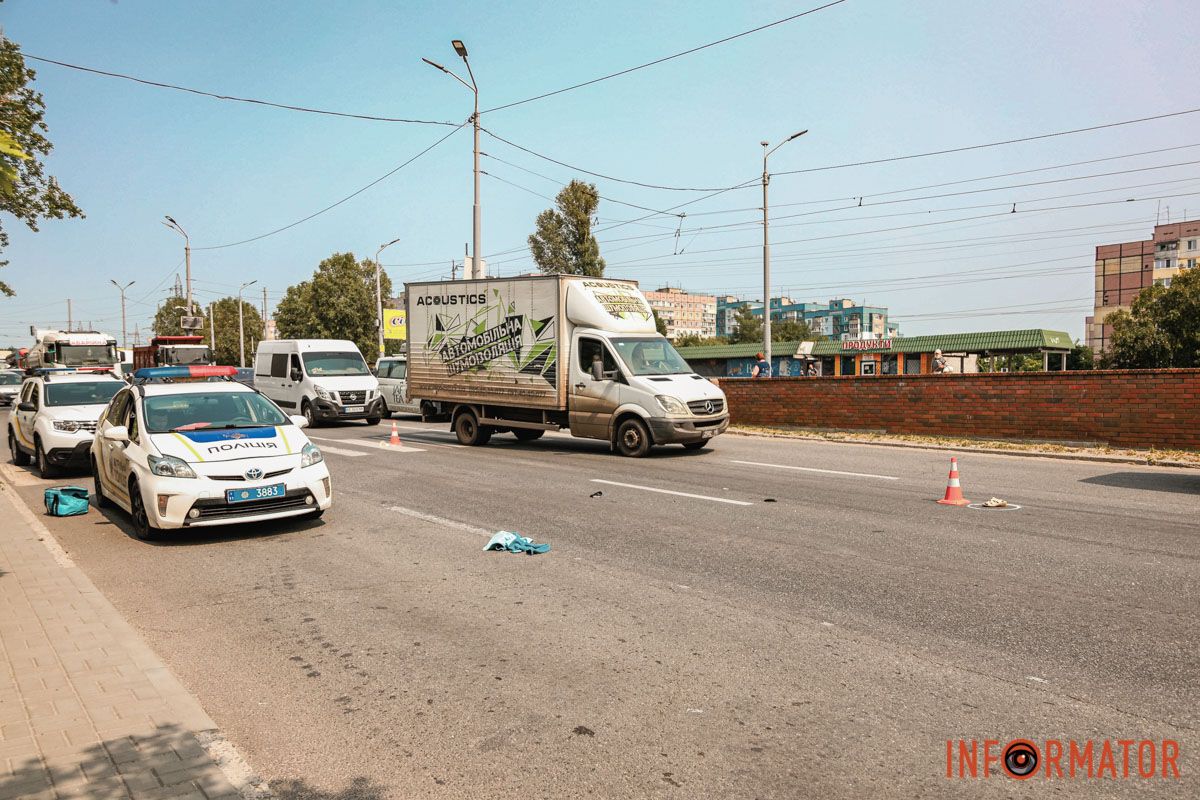 А також — бригада швидкої допомоги У Дніпрі на Донецькому шосе Opel насмерть збив жінку на пішохідному переході 9