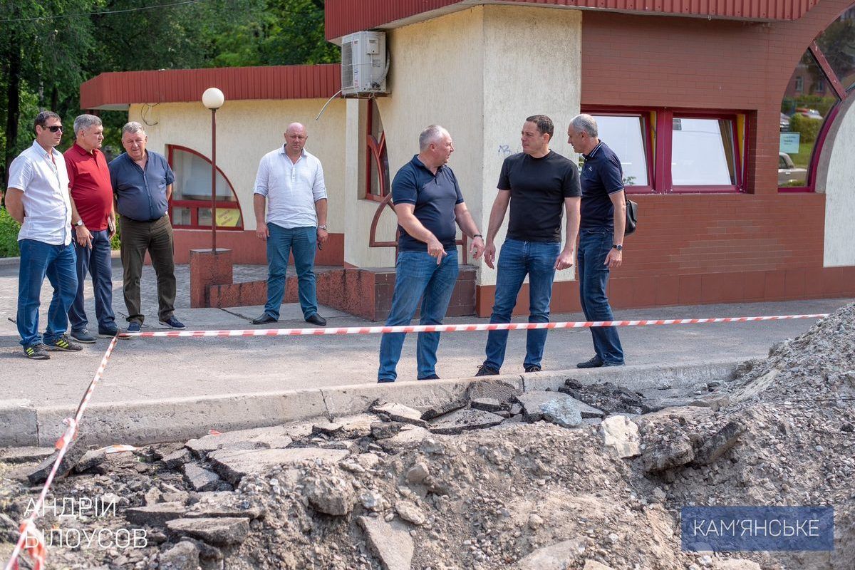 После заседания штаба мэр выехал на объекты, чтобы лично проверить ход работ Как Каменское готовится к новому отопительному сезону 4