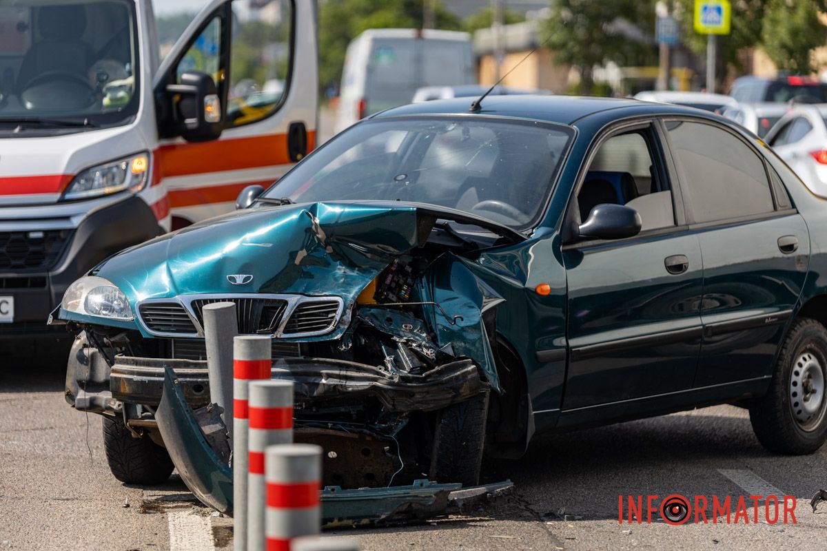 Про це повідомляє Інформатор з місця подій У Дніпрі на Набережній Перемоги біля ЖК “Рівер Парк” зіткнулись Daewoo та Opel: є постраждалий 6