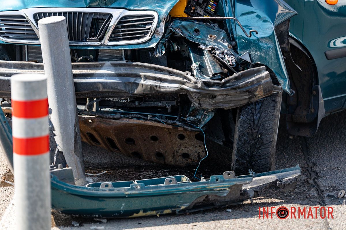 Фото: Дмитро Дворський У Дніпрі на Набережній Перемоги біля ЖК “Рівер Парк” зіткнулись Daewoo та Opel: є постраждалий 10