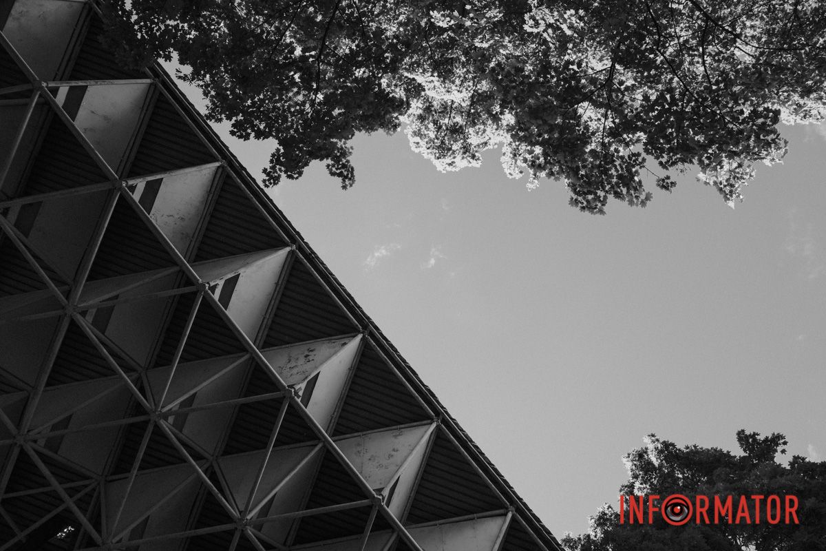 Никогда не спит город: нуарный Днепр в черно-белых тонах.