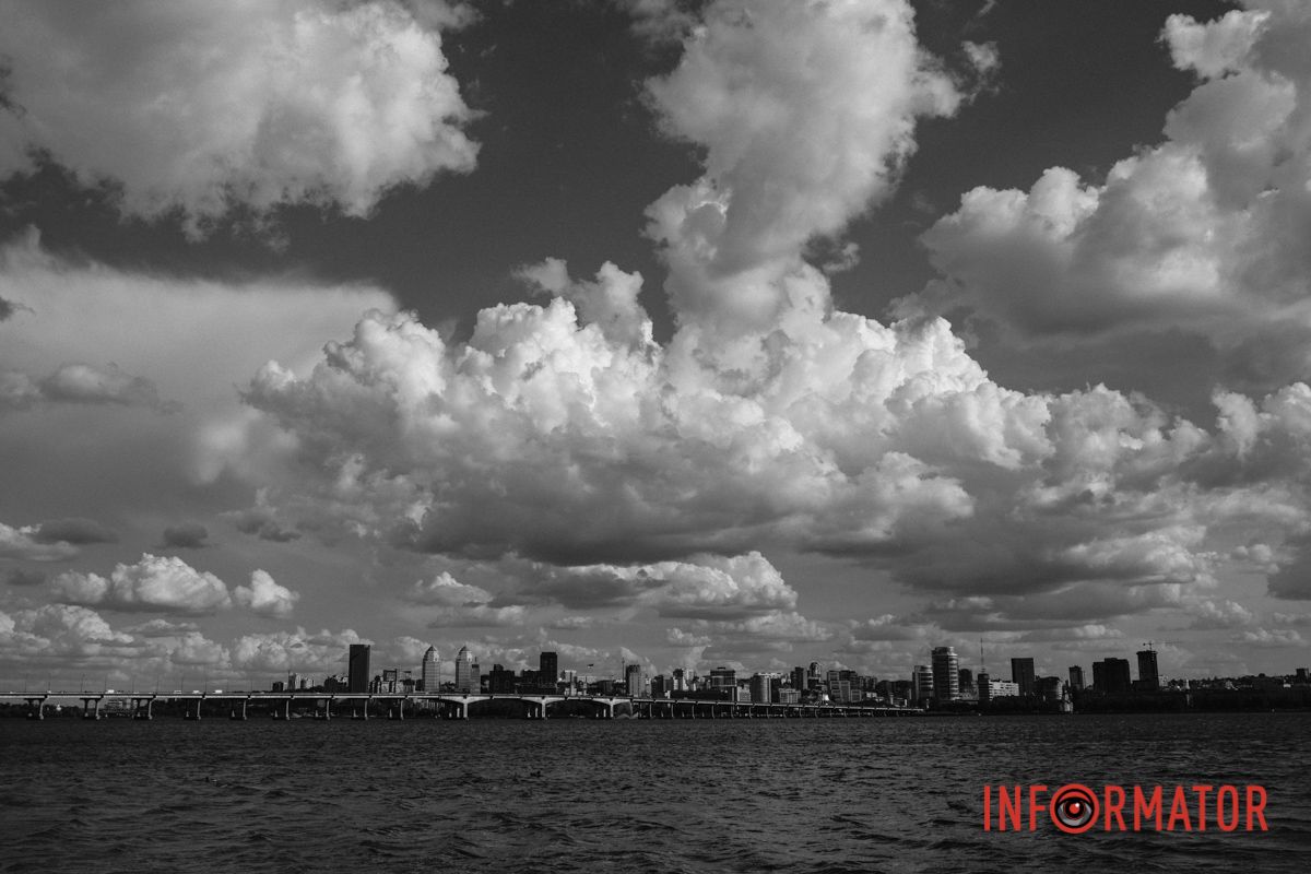 Никогда не спит город: нуарный Днепр в черно-белых тонах 10