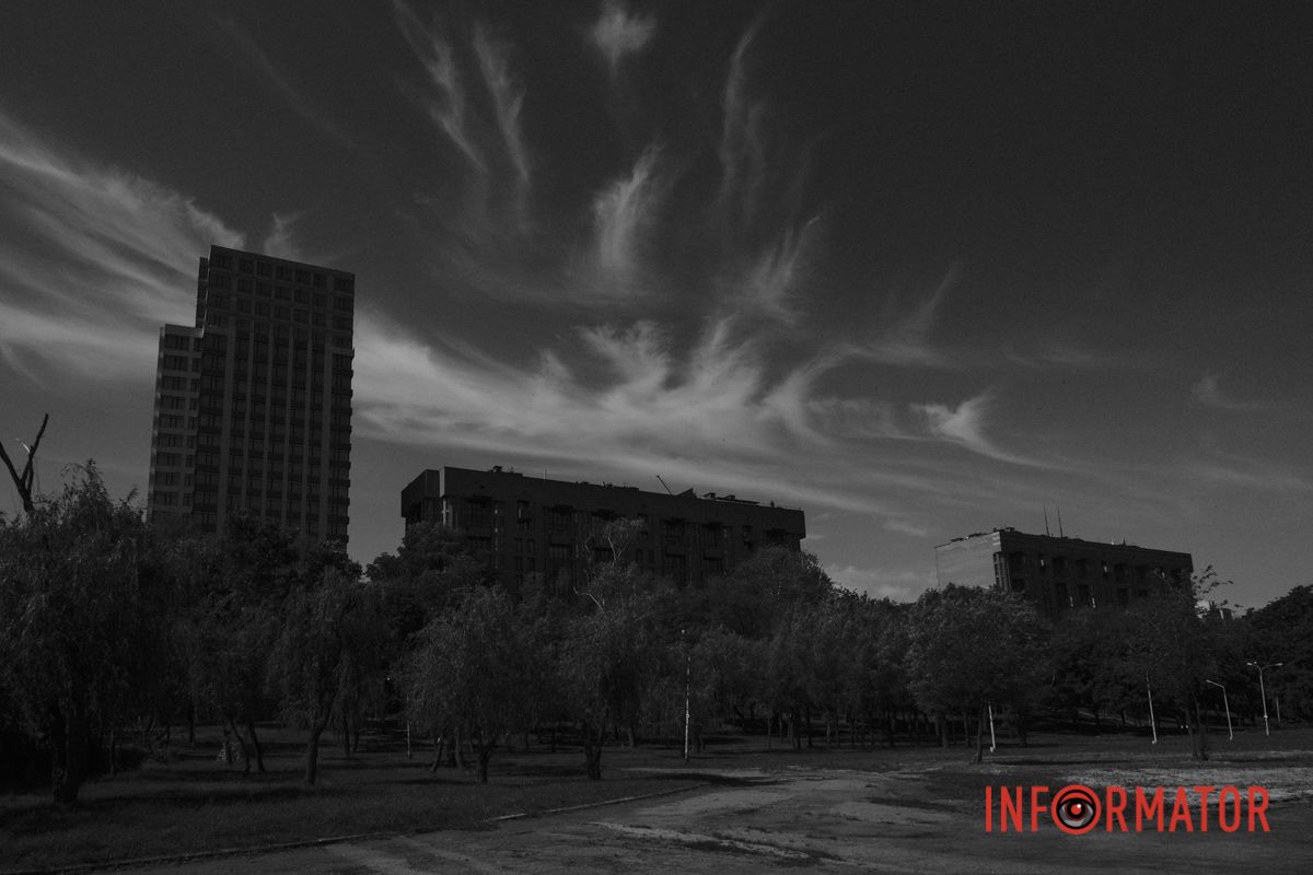 Никогда не спит город: нуарный Днепр в черно-белых тонах 9