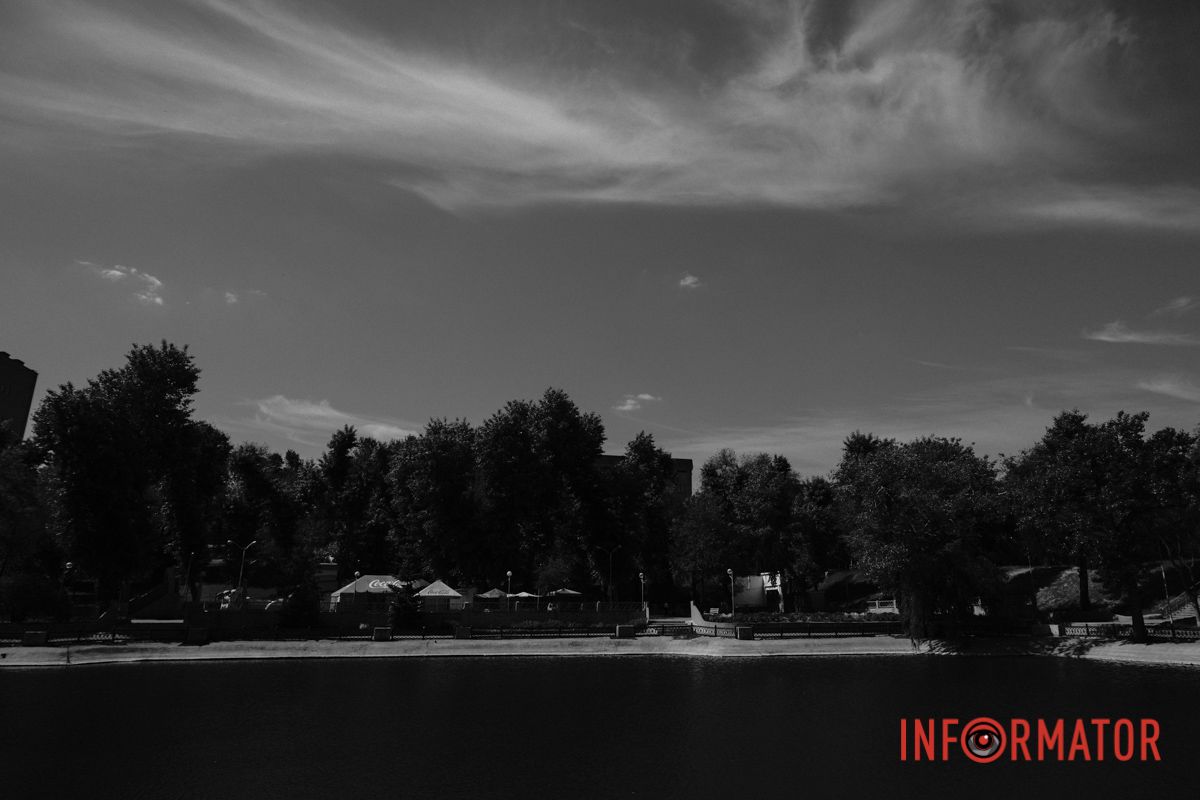 Никогда не спит город: нуарный Днепр в черно-белых тонах 15