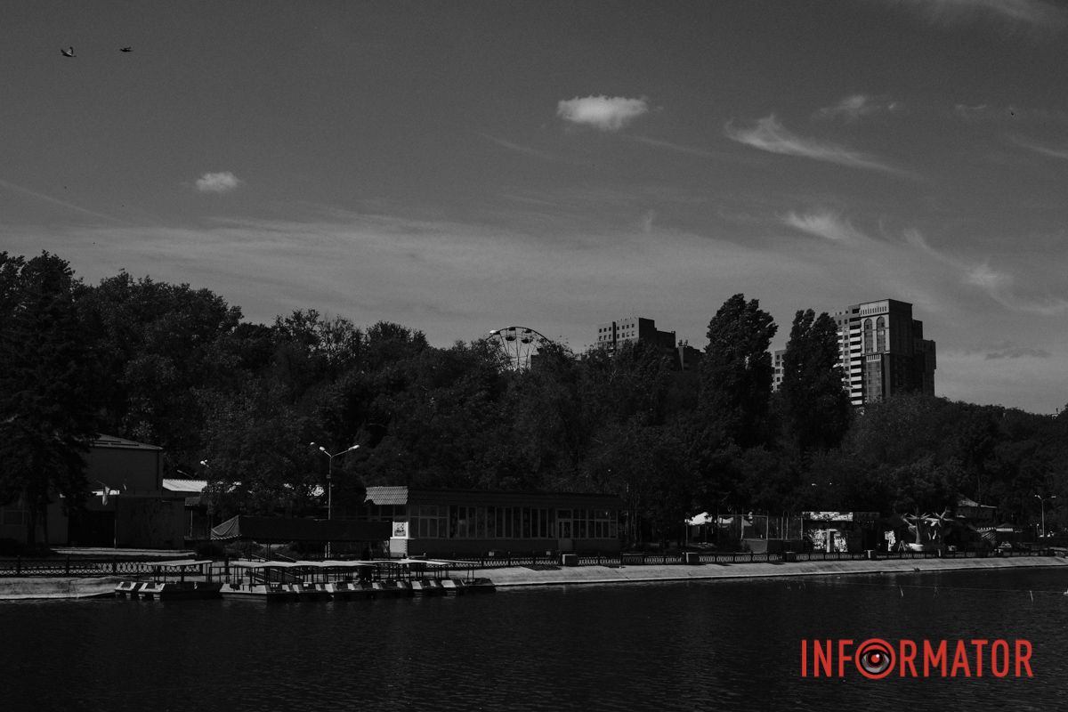 Никогда не спит город: нуарный Днепр в черно-белых тонах 13