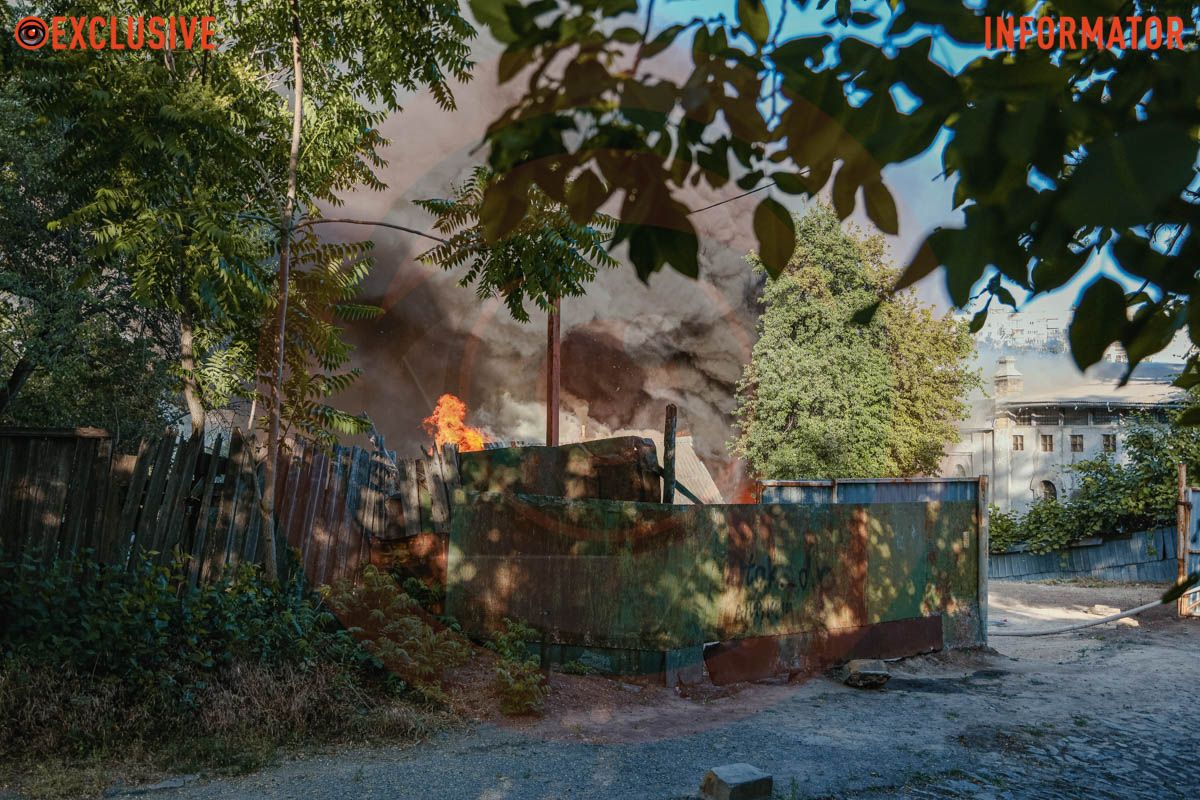 Столб дыма виден с разных точек города: в Днепре сильно пылает дом, раздаются взрывы 16
