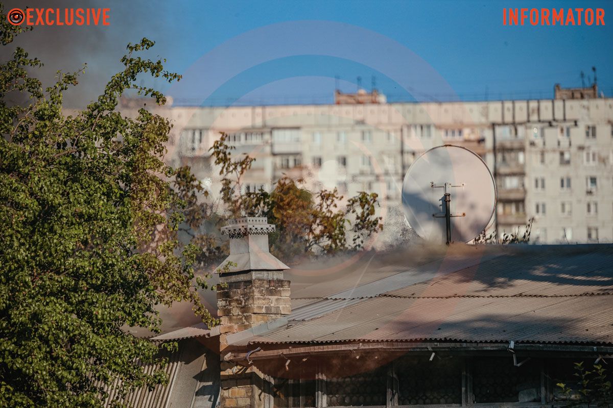 Столб дыма виден с разных точек города: в Днепре сильно пылает дом, раздаются взрывы 22
