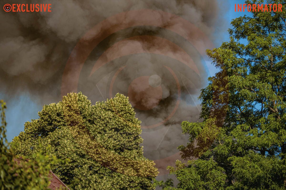 Столб дыма виден с разных точек города: в Днепре сильно пылает дом, раздаются взрывы.