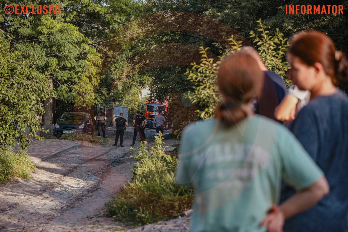 Столб дыма виден с разных точек города: в Днепре сильно пылает дом, раздаются взрывы 8