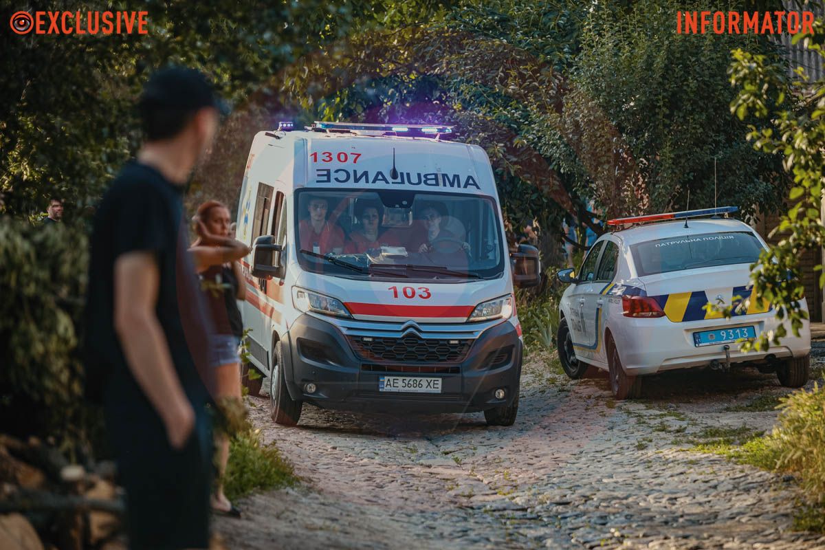 Столб дыма виден с разных точек города: в Днепре сильно пылает дом, раздаются взрывы 13