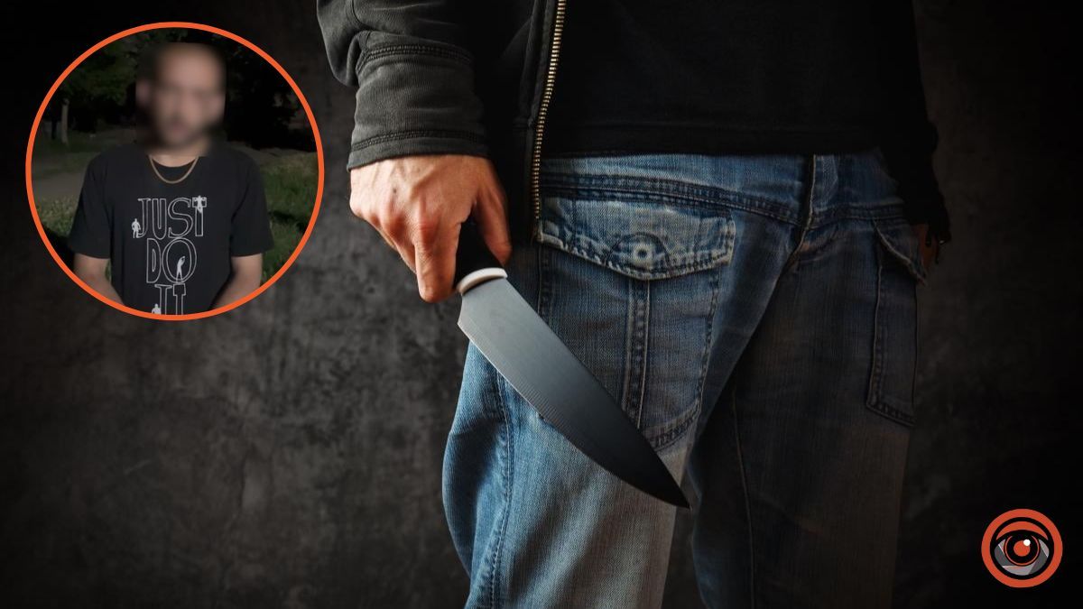В Днепропетровской области мужчина ударил ножом в спину 19-летнего парня: пострадавшего забрала скорая