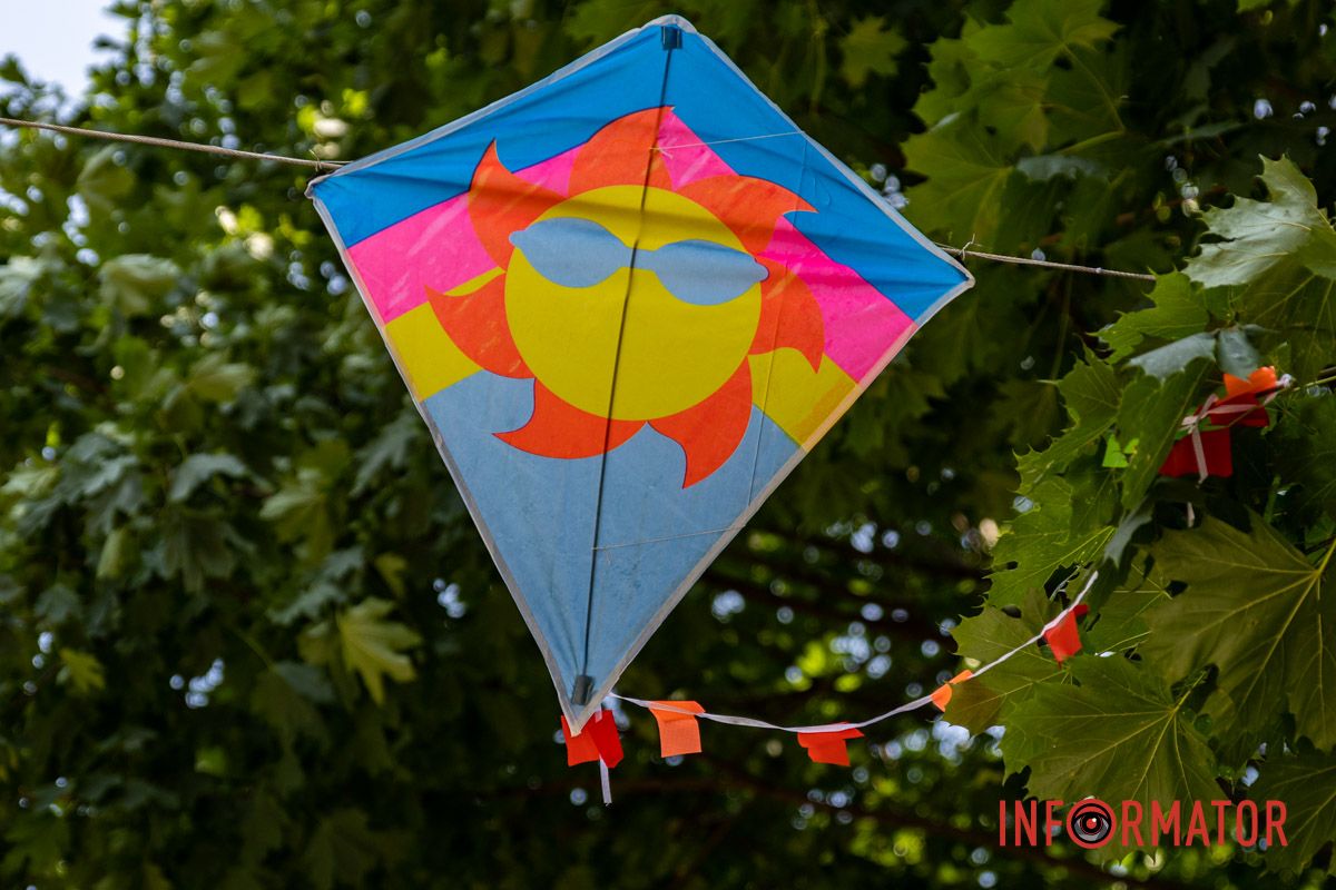 Дніпро прикрашає парки 