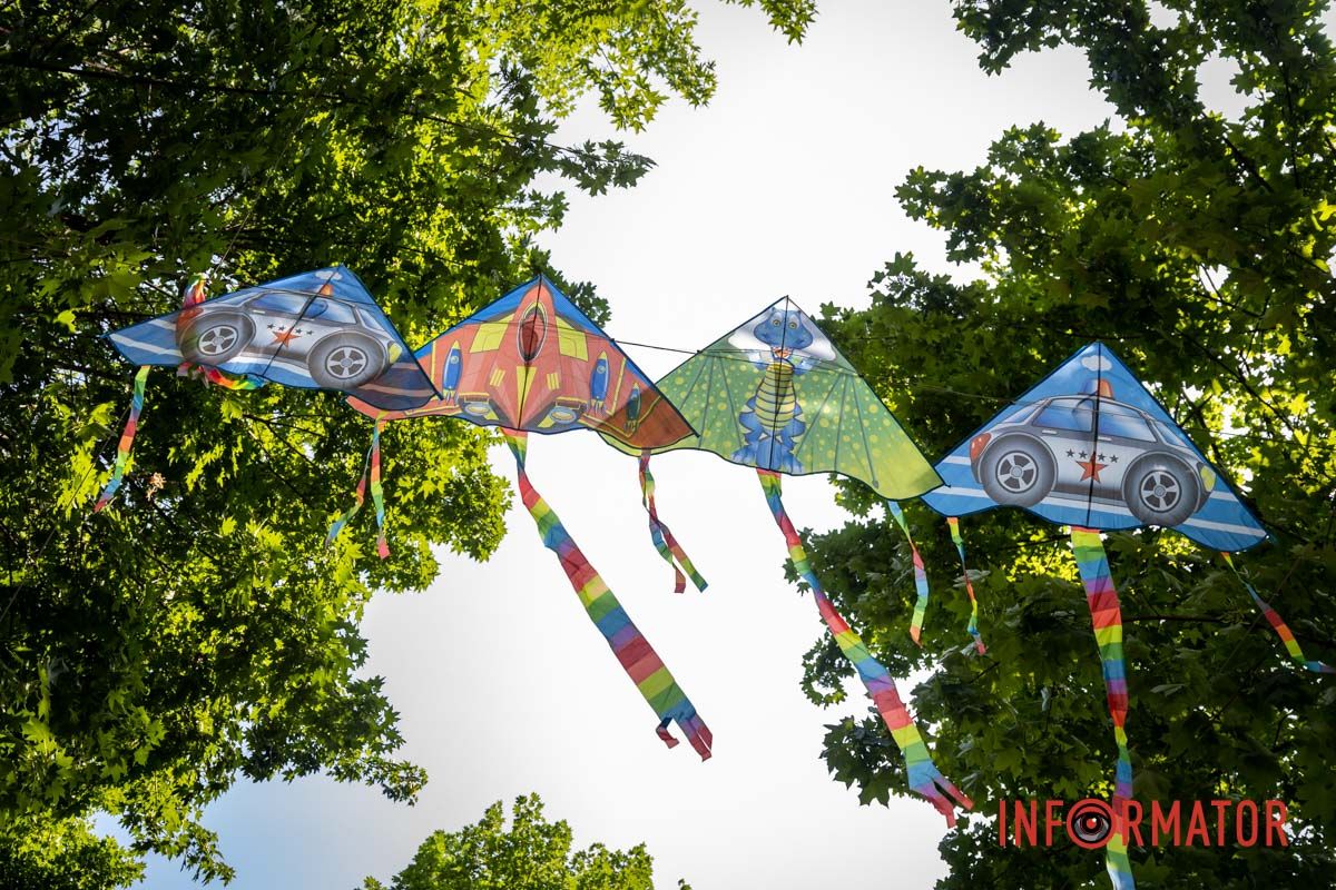 Вони майорять у повітрі, створюючи атмосферу радості та легкості