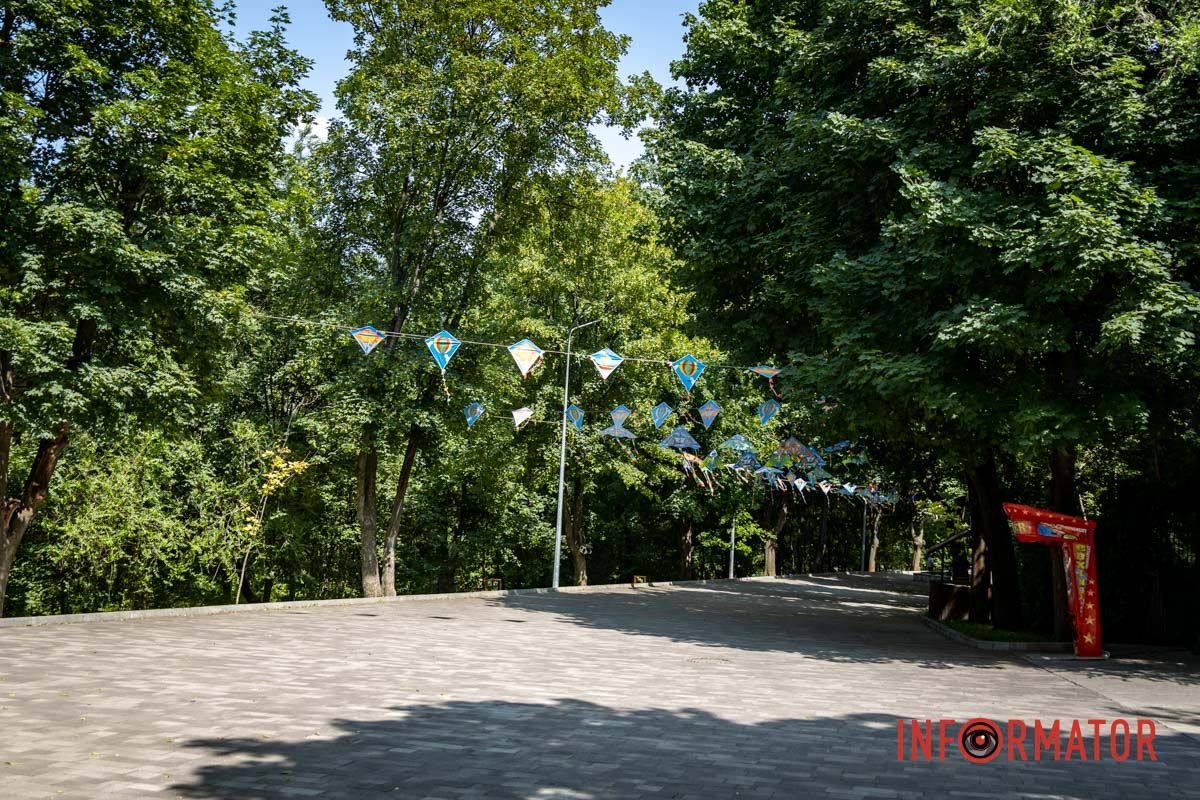 Небо над парком Зелений Гай у Дніпрі стало кольоровим