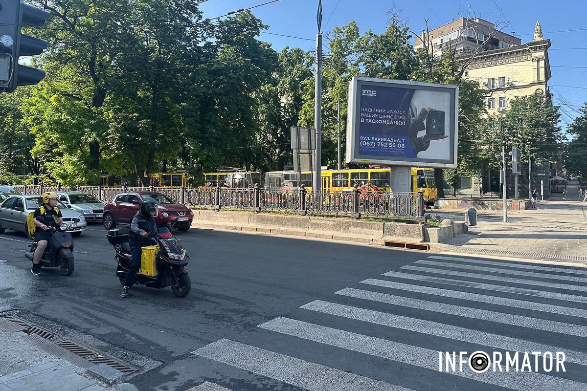 Станом на 8:53 автомобілі прибирали з дороги