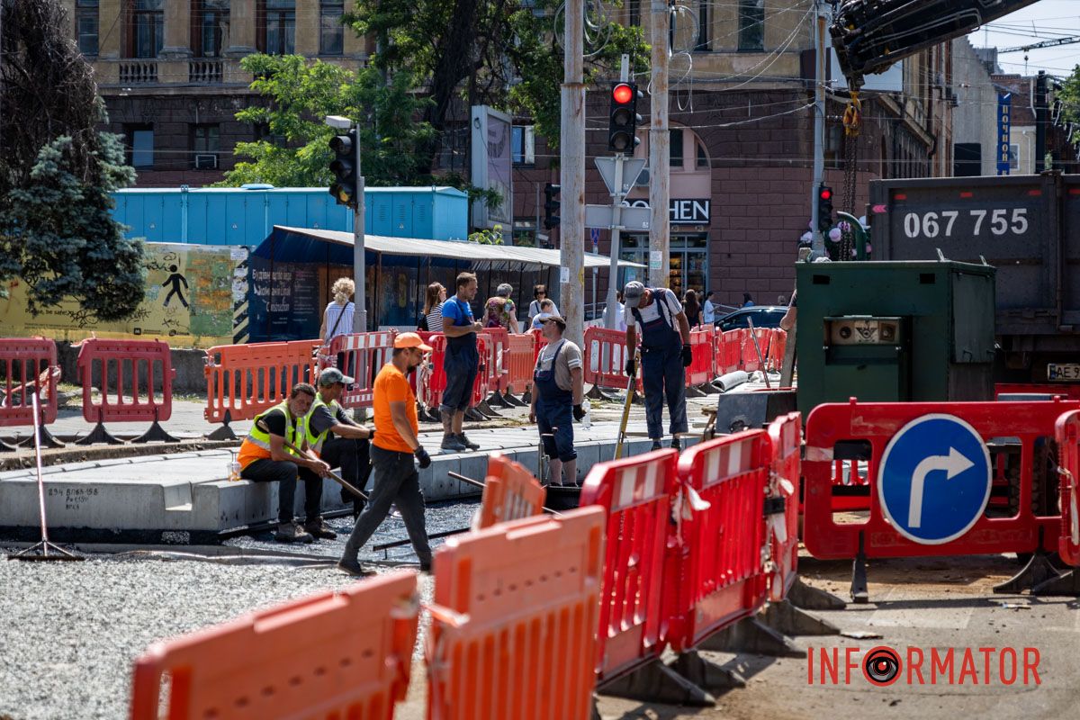 Через це змінилась схема руху транспорту Як просуваються дорожні роботи на проспекті Яворницького у Дніпрі 4
