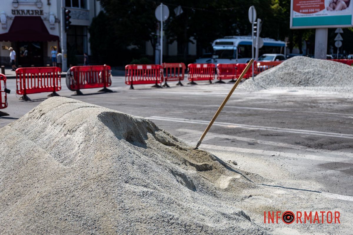 Через роботи змінилась робота громадського транспорту Як просуваються дорожні роботи на проспекті Яворницького у Дніпрі 27