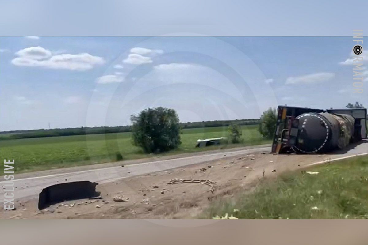 На трассе Днепро-Кривой Рог перевернулись Nissan и грузовик DAF с песком.