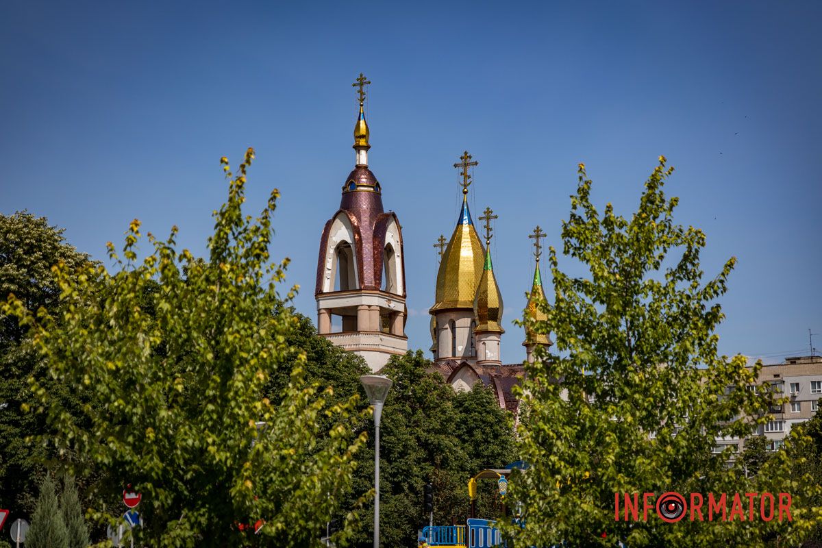 Нове місце для побачень: у Дніпрі з’явилися “Арки закоханих” 1