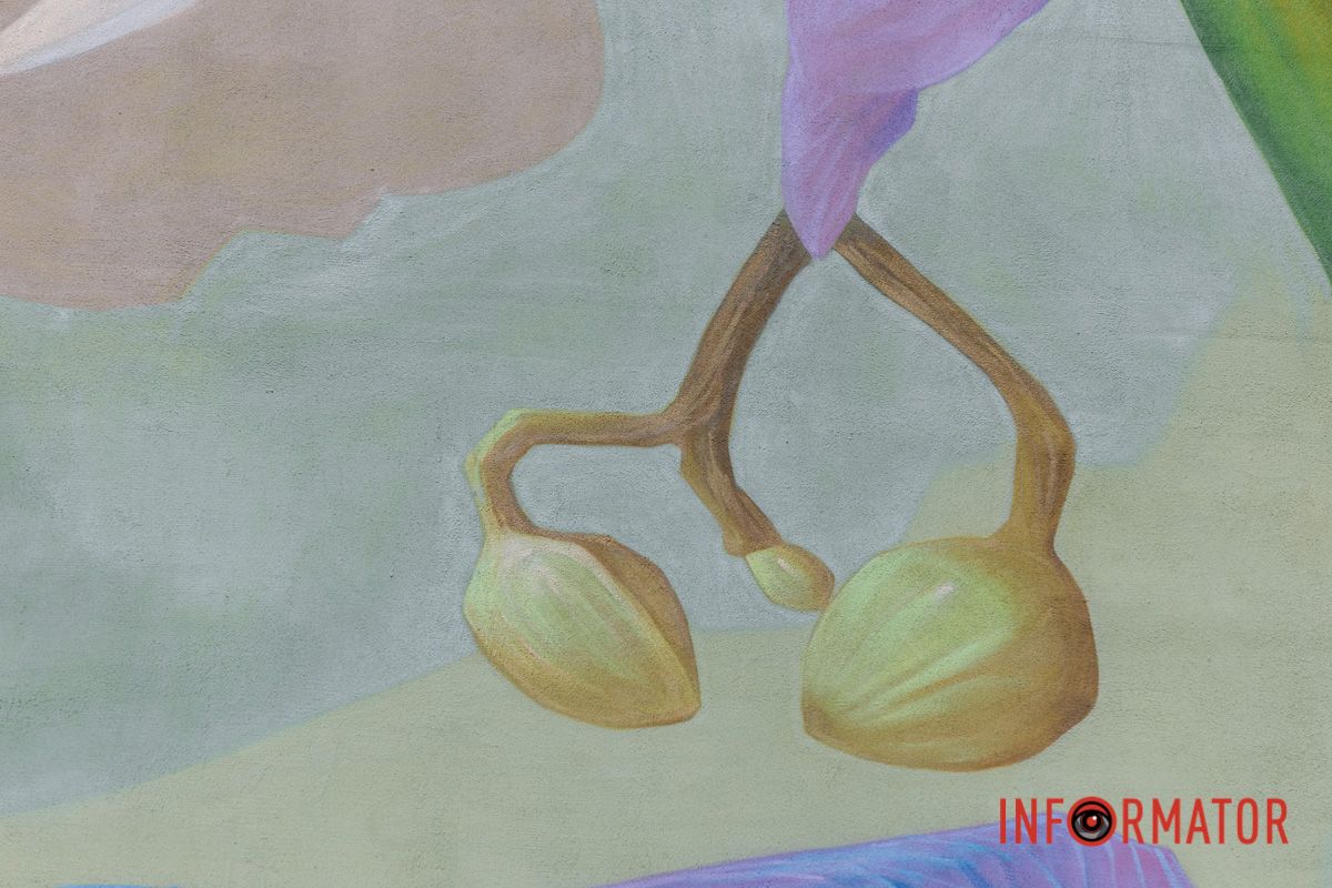 У Дніпрі на вулиці Квітки Цісик ще один будинок прикрашає мурал 15