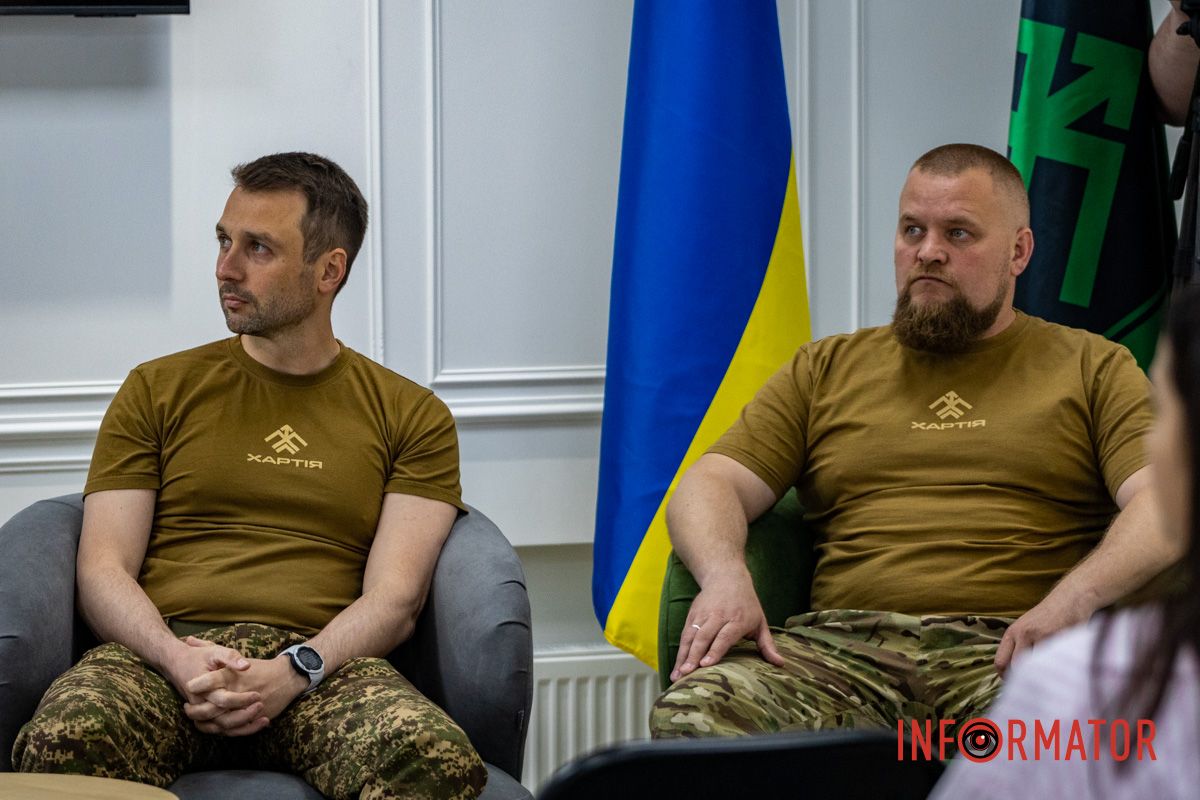 Хаб — это ячейка, объединяющая, укрепляющая связь между гражданскими и военными. В Днепре на Баррикадной открылся "Хартия-Хаб" 13-й бригады НГУ 4