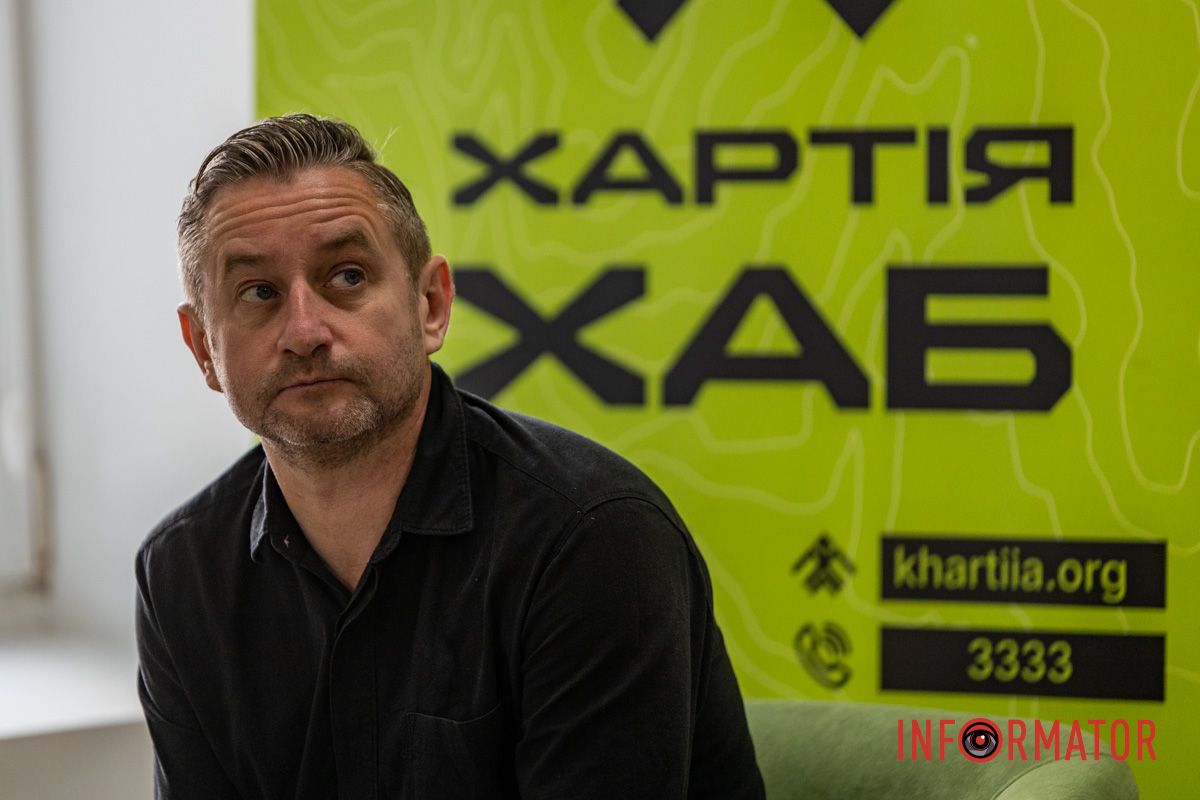 "Хартия-Хаб" открылся на улице Баррикадной, 20 В Днепре на Баррикадной открылся "Хартия-Хаб" 13-й бригады НГУ 6