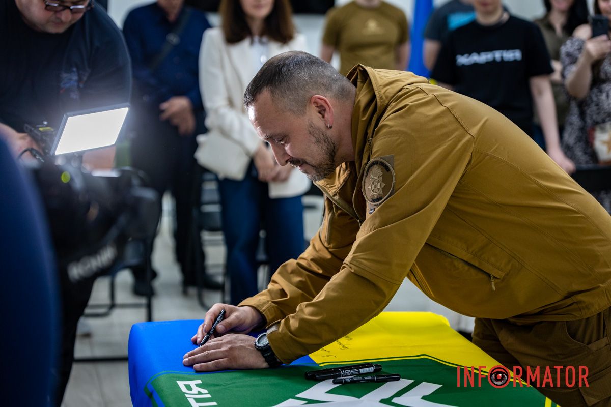 Бригада в поисках сотрудничества В Днепре на Баррикадной открылся "Хартия-Хаб" 13-й бригады НГУ 16