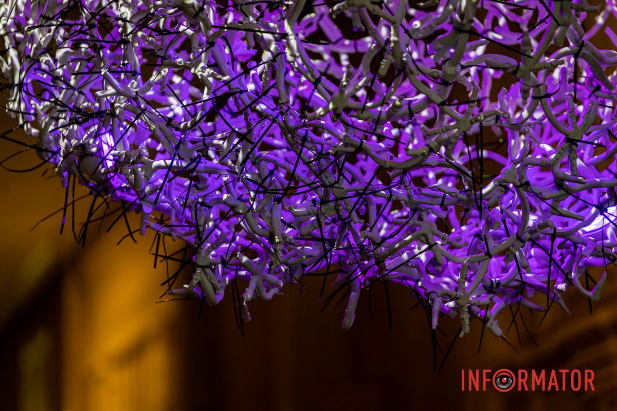 В Днепре в "Меноре" открылась уникальная световая инсталляция "Сердце Украины". 5