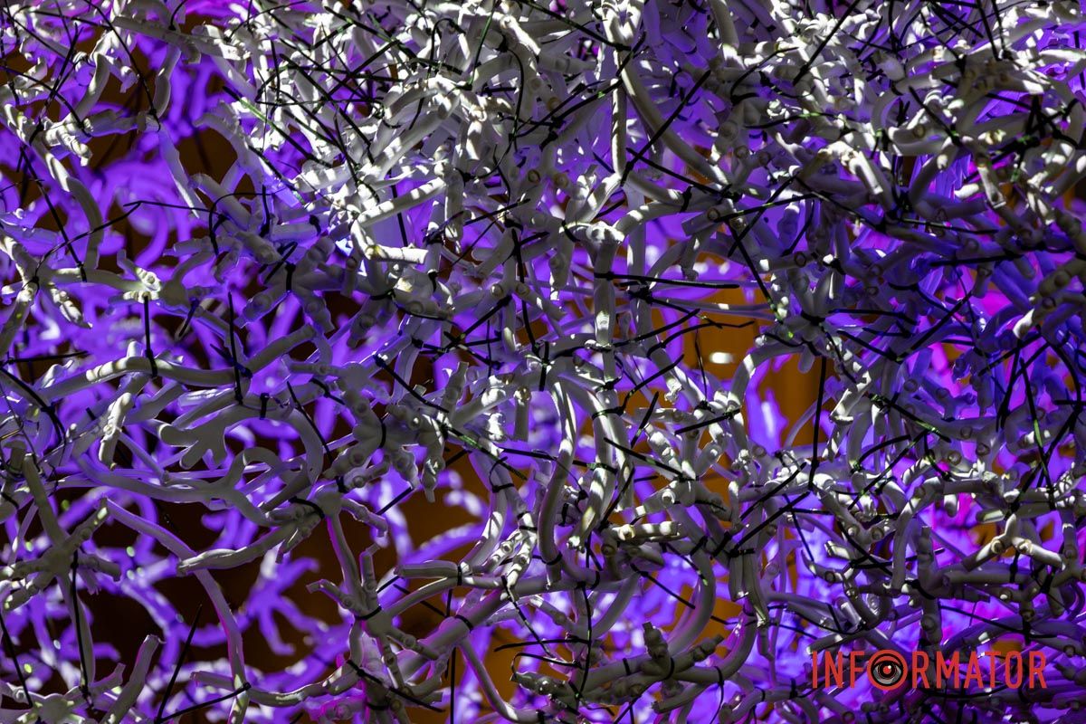 В Днепре в "Меноре" открылась уникальная световая инсталляция "Сердце Украины". 2